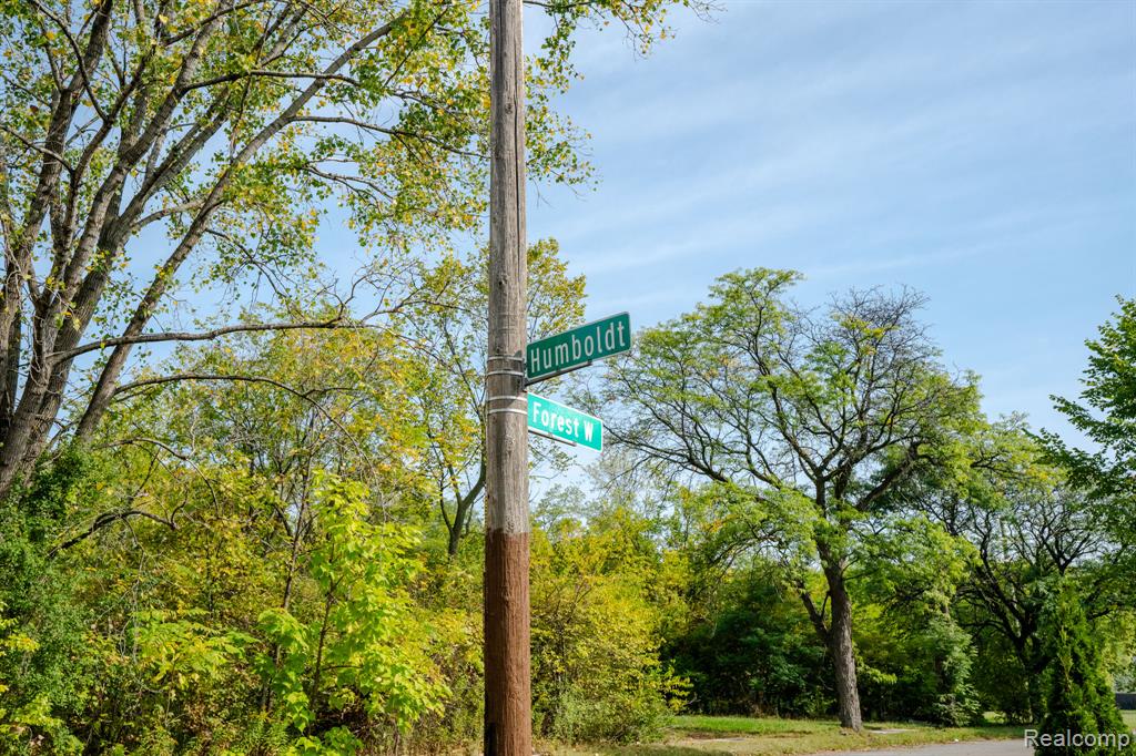 2633 W Forest Avenue Property Photo 6