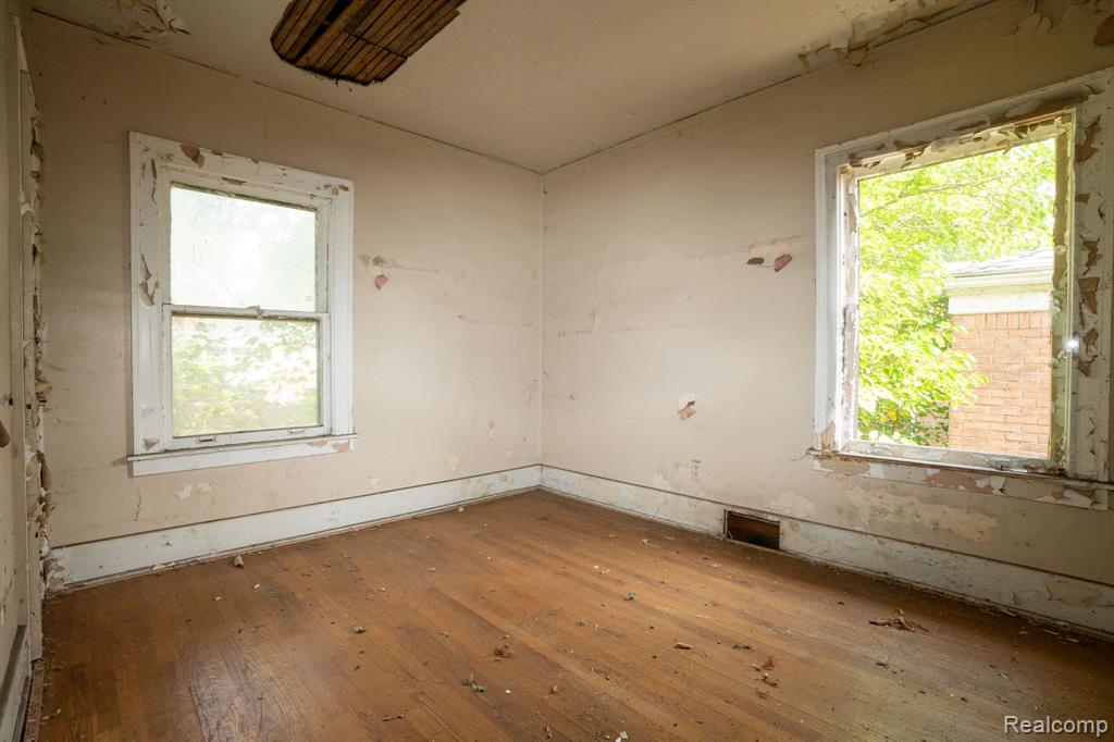 4274 Cortland Street Property Photo 8