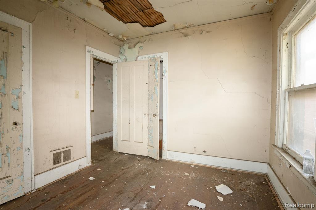 4274 Cortland Street Property Photo 9