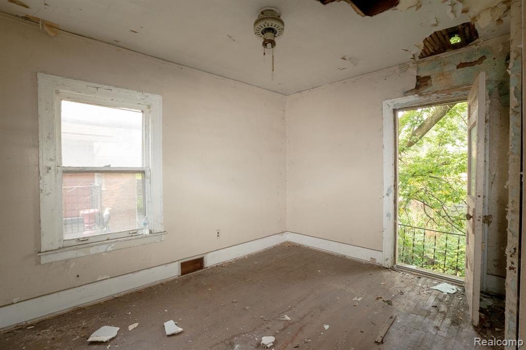 4274 Cortland Street Property Photo 10