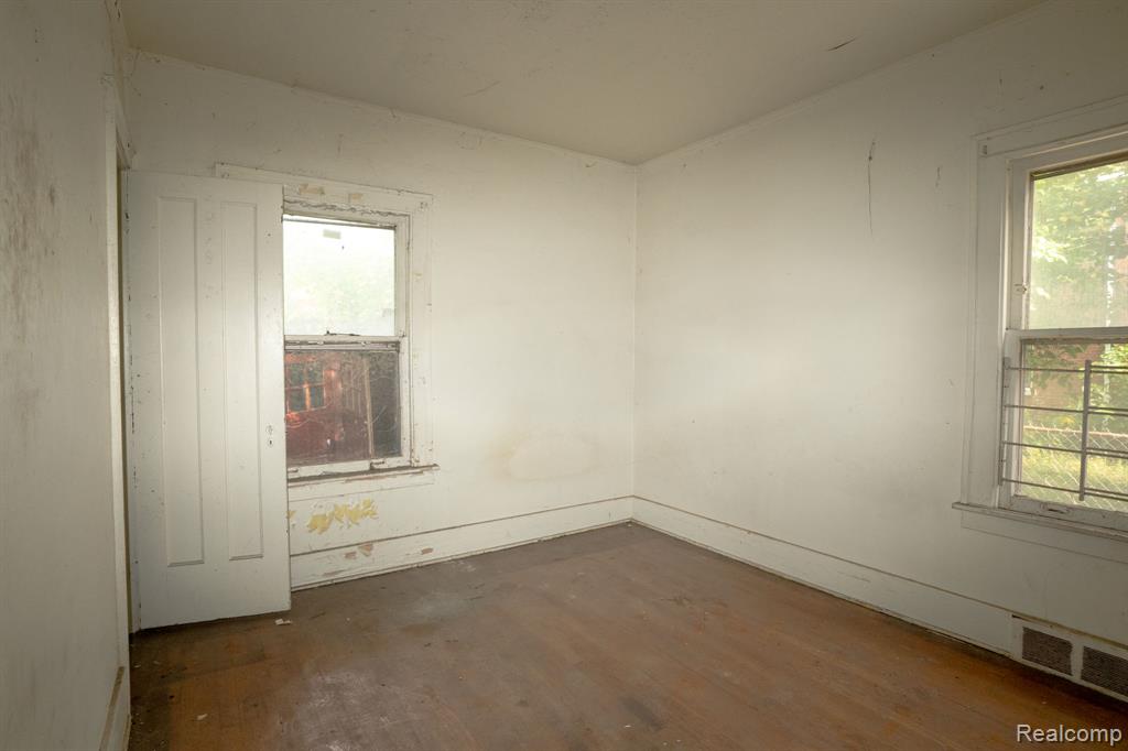 4274 Cortland Street Property Photo 14