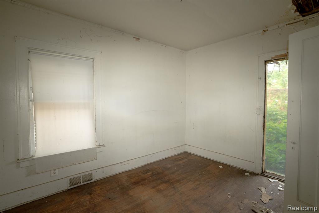 4274 Cortland Street Property Photo 16