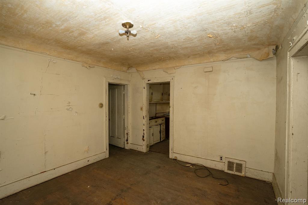 4274 Cortland Street Property Photo 21