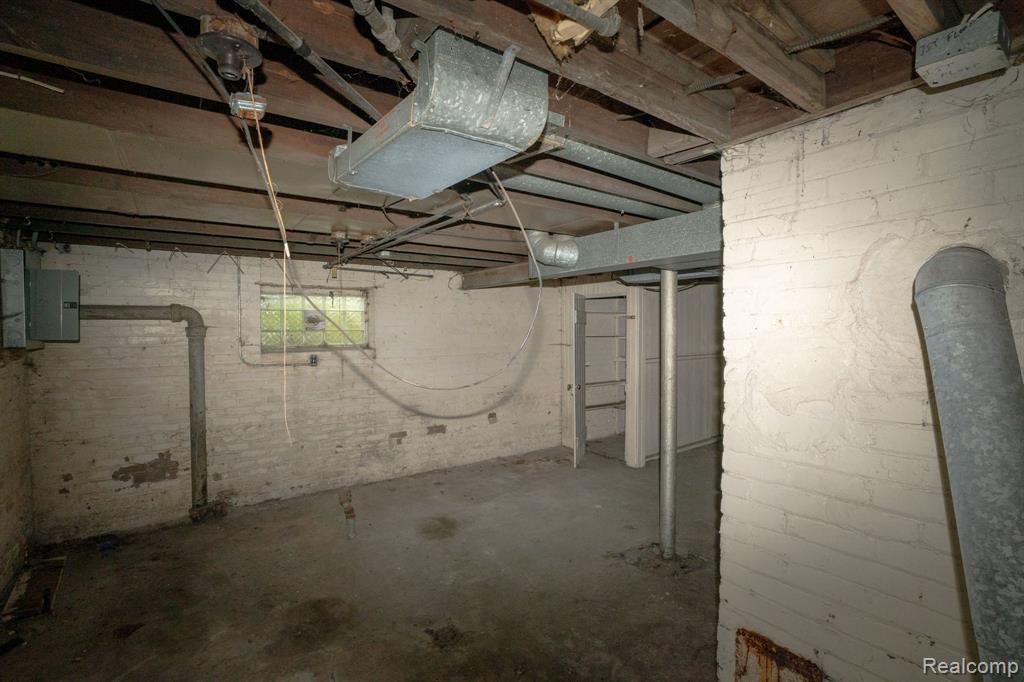 4274 Cortland Street Property Photo 24