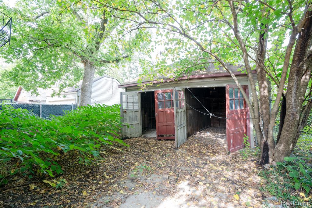 4274 Cortland Street Property Photo 36
