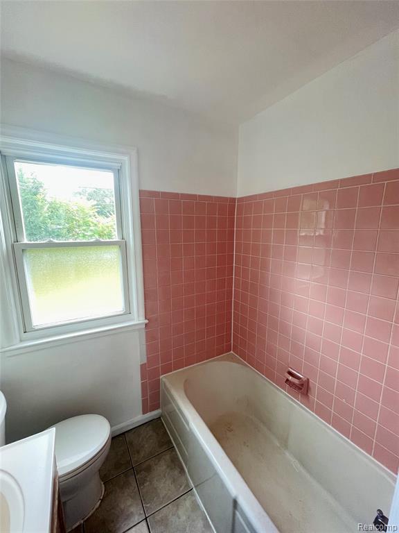 19250 Farmington Road Property Photo 6