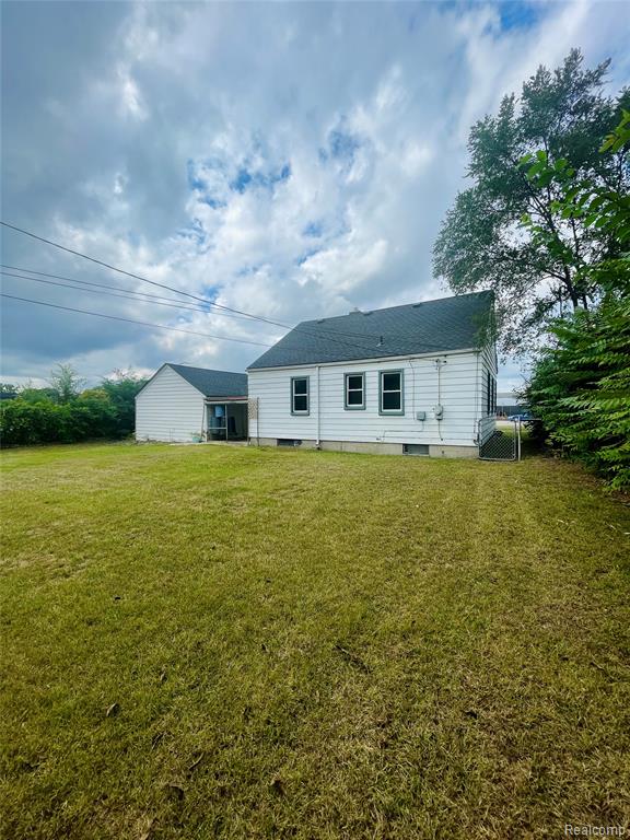 19250 Farmington Road Property Photo 17