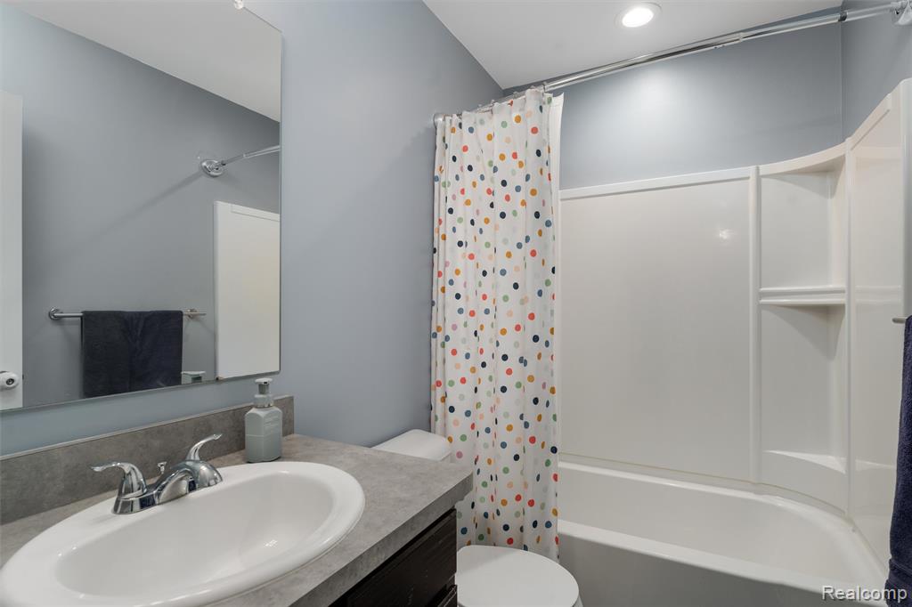 20330 Rambling Drive Property Photo 16