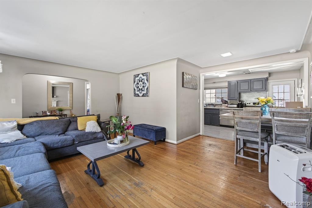 28025 Sunset Boulevard Property Photo 6