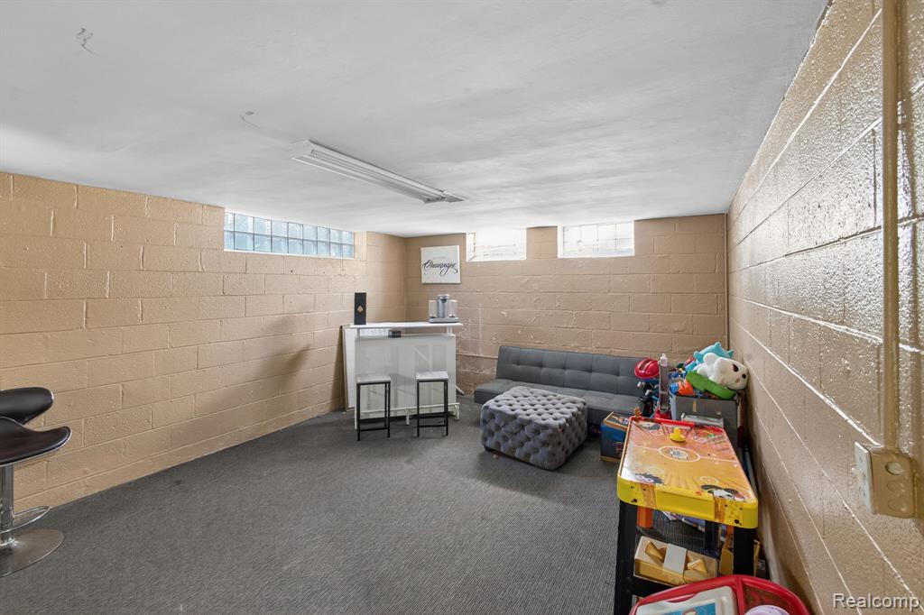 28025 Sunset Boulevard Property Photo 23