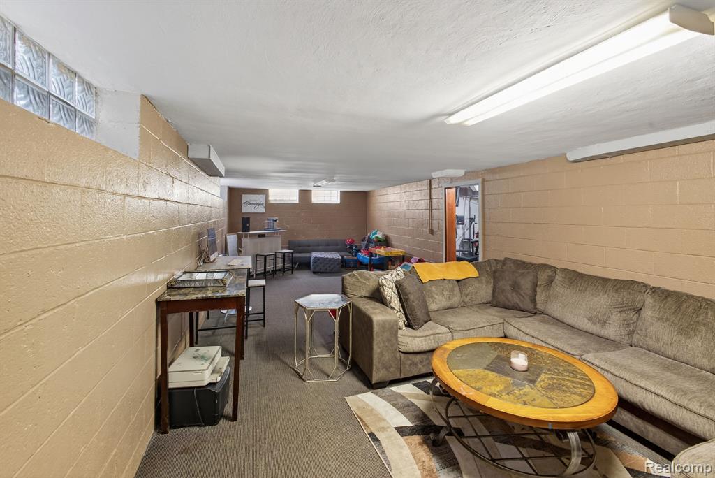 28025 Sunset Boulevard Property Photo 25