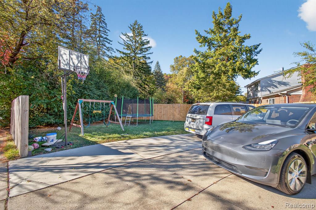 28025 Sunset Boulevard Property Photo 32