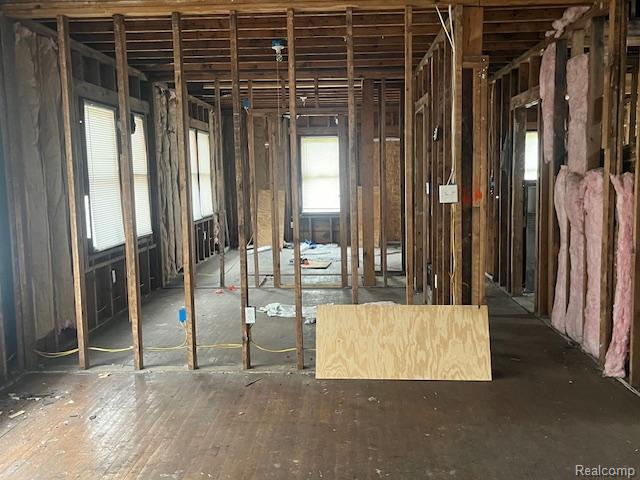 225 W Longwood Place Property Photo 7