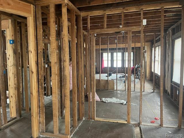 225 W Longwood Place Property Photo 8