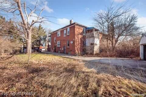 1939 W Grand Street Property Photo 3