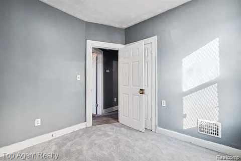 1939 W Grand Street Property Photo 4
