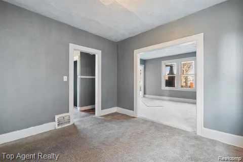1939 W Grand Street Property Photo 5