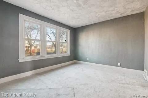 1939 W Grand Street Property Photo 6