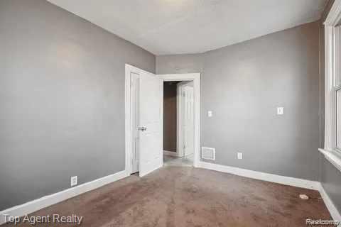 1939 W Grand Street Property Photo 7