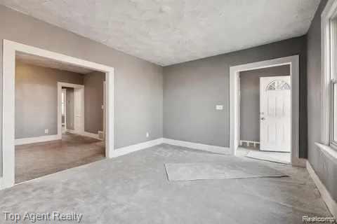 1939 W Grand Street Property Photo 8