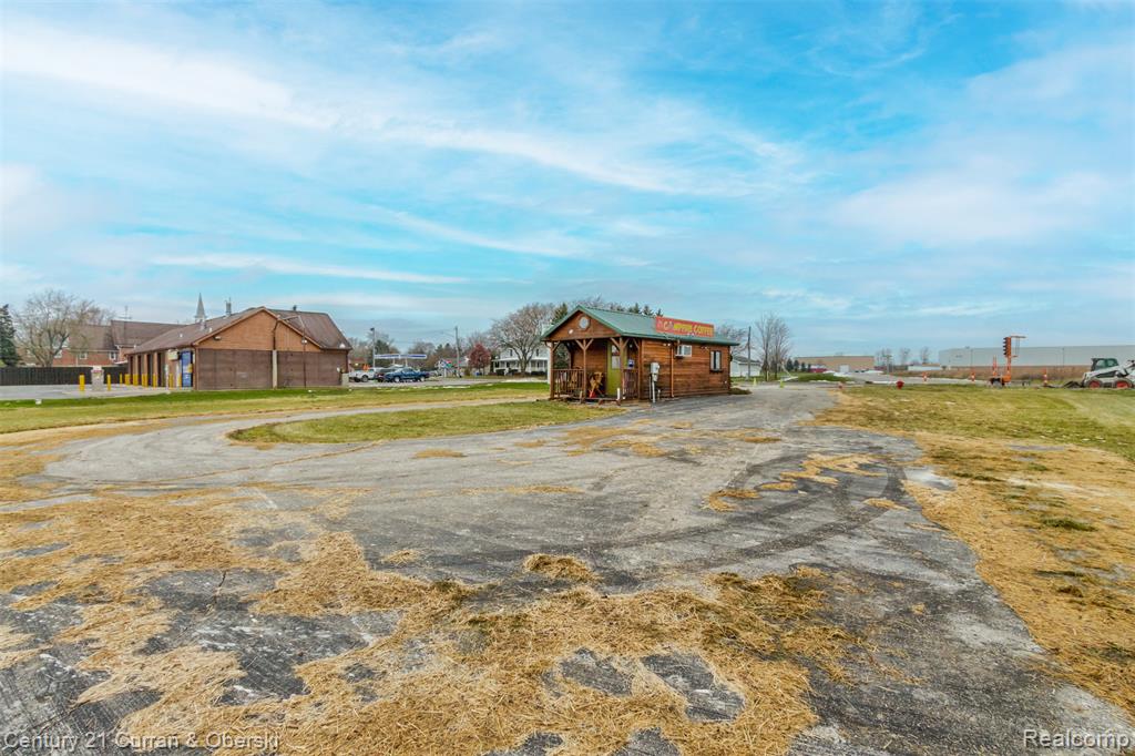 448 E Chicago Boulevard Property Photo 6