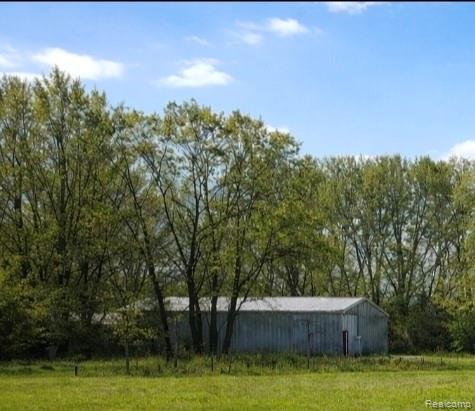 725 W Grand River Avenue Property Photo 3