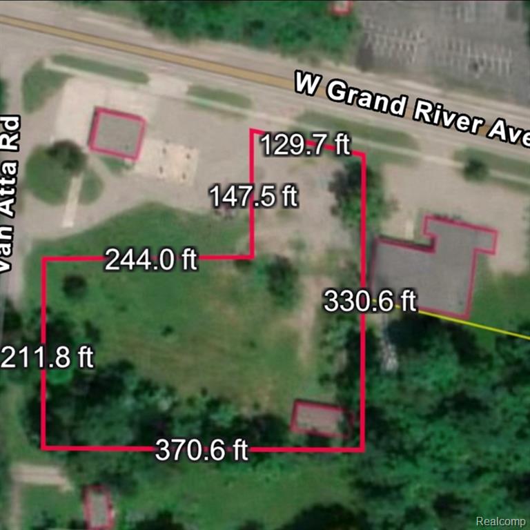 725 W Grand River Avenue Property Photo 4
