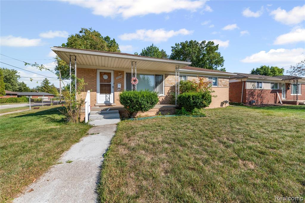 24544 Patricia Avenue Property Photo 3