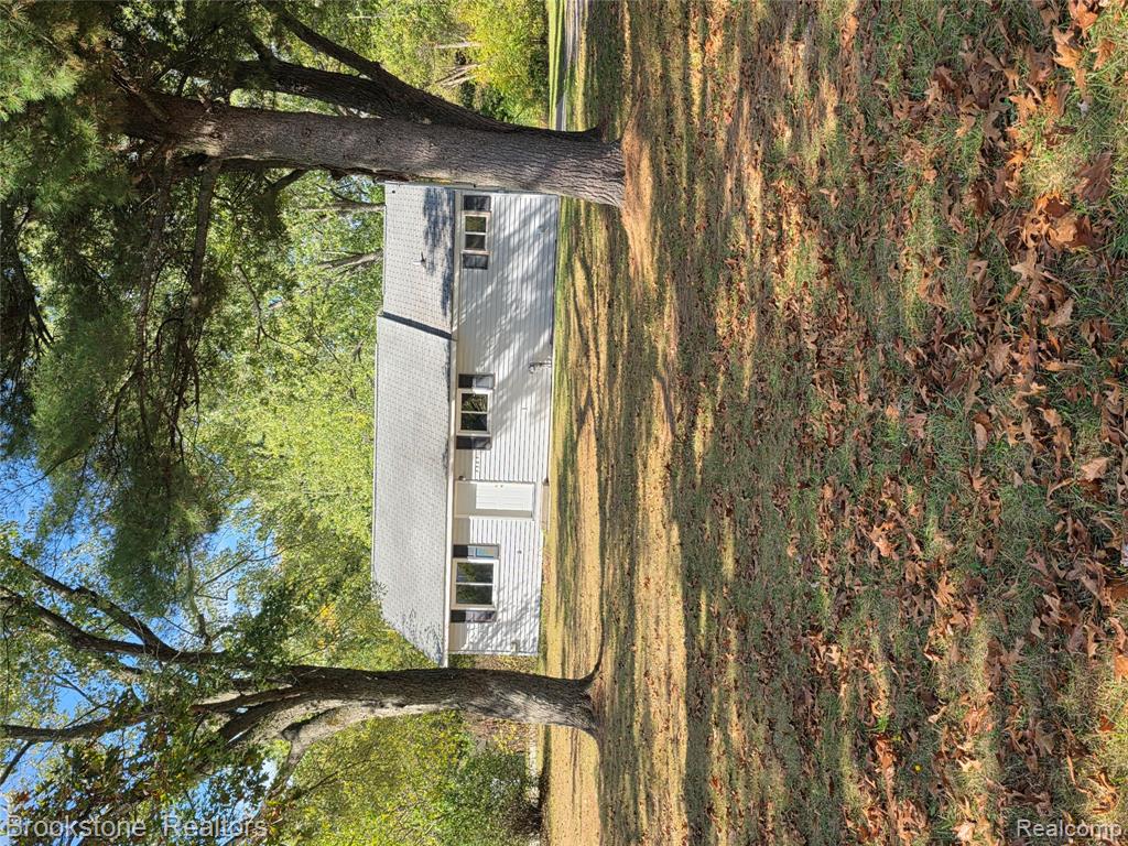 7385 N Lewis Road Property Photo 1
