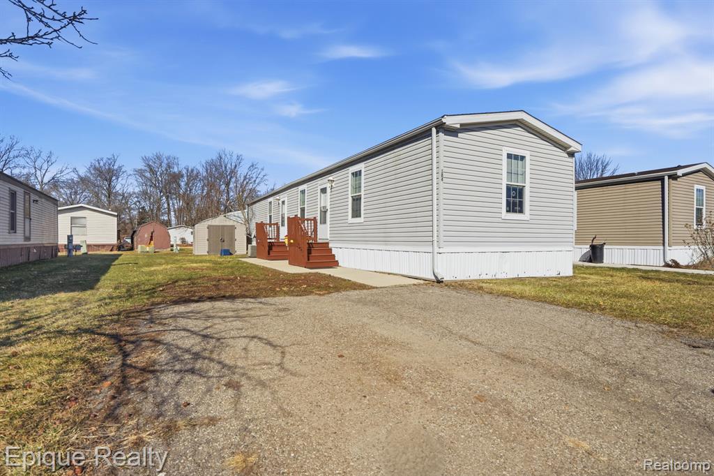 16031 Beech Daly Road Property Photo 1