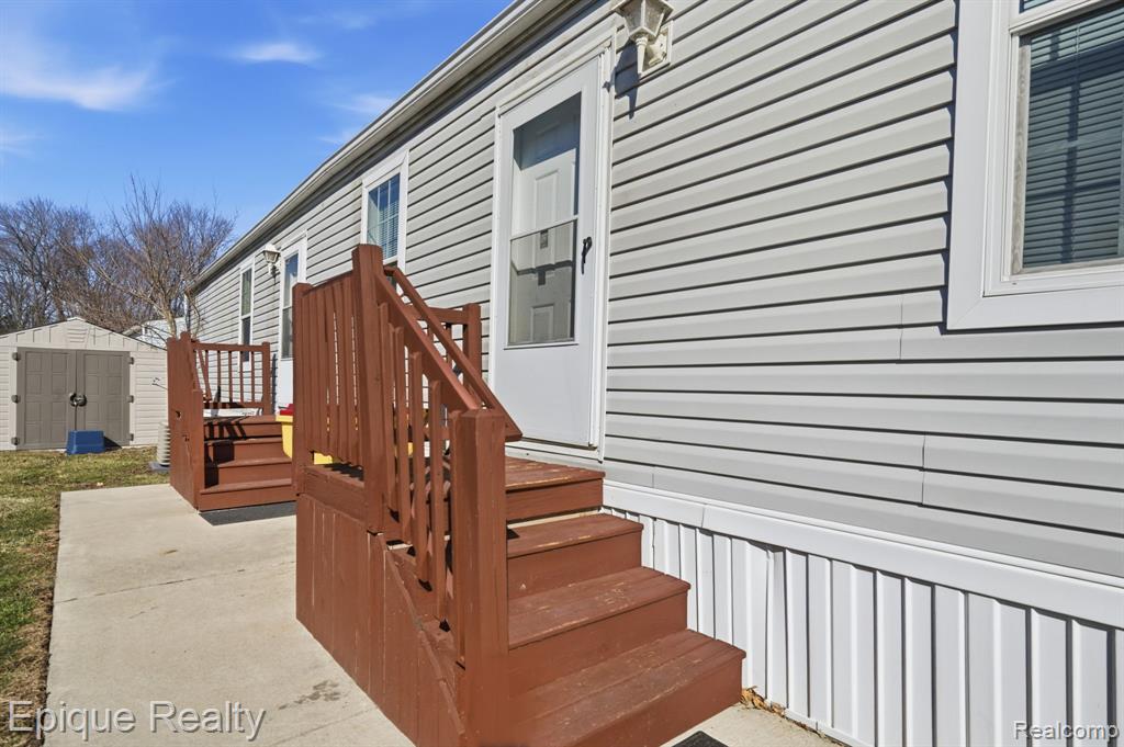 16031 Beech Daly Road Property Photo 2