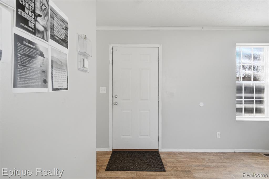 16031 Beech Daly Road Property Photo 4