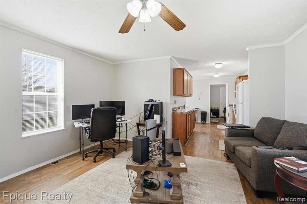 16031 Beech Daly Road Property Photo 5