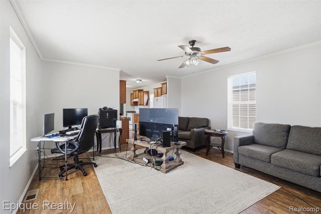 16031 Beech Daly Road Property Photo 7