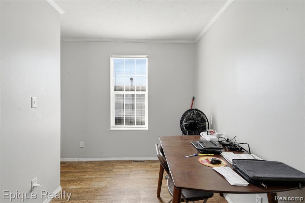 16031 Beech Daly Road Property Photo 8
