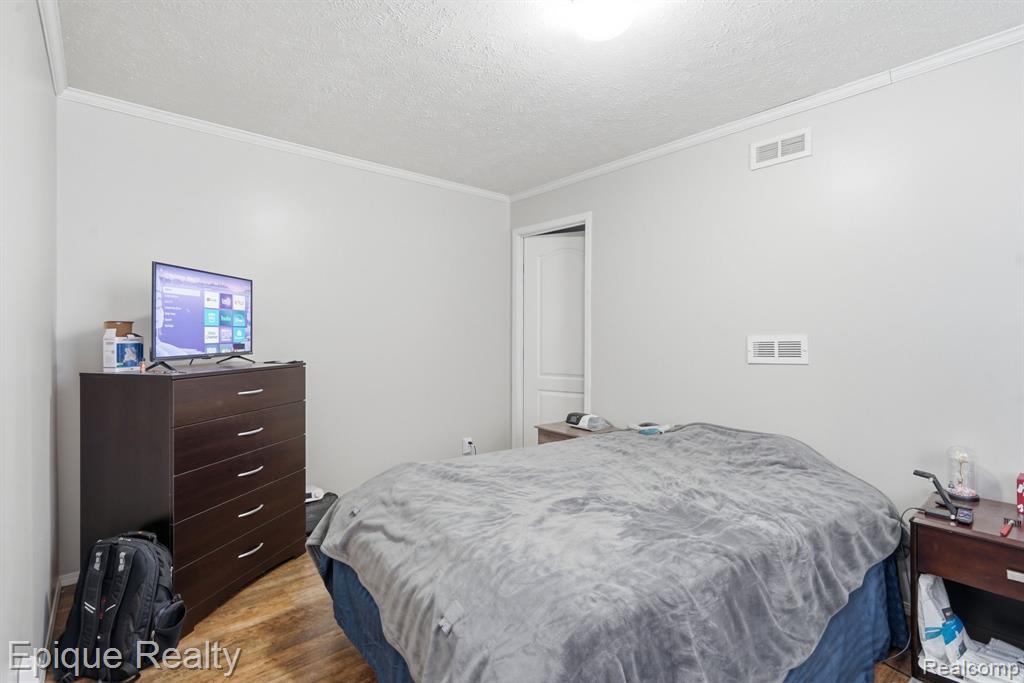 16031 Beech Daly Road Property Photo 13