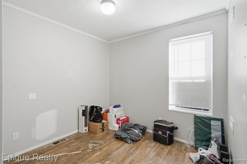 16031 Beech Daly Road Property Photo 18
