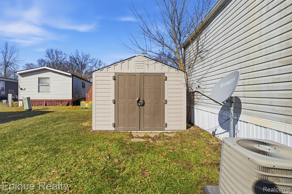 16031 Beech Daly Road Property Photo 21
