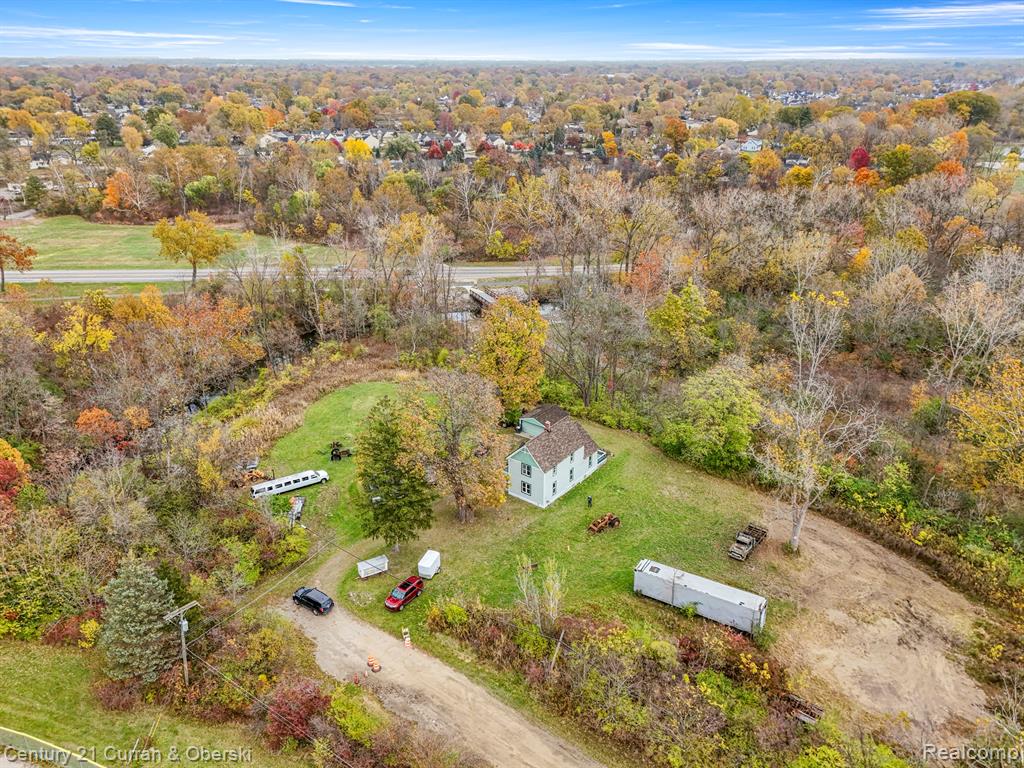 8004 N Farmington Road Property Photo 1