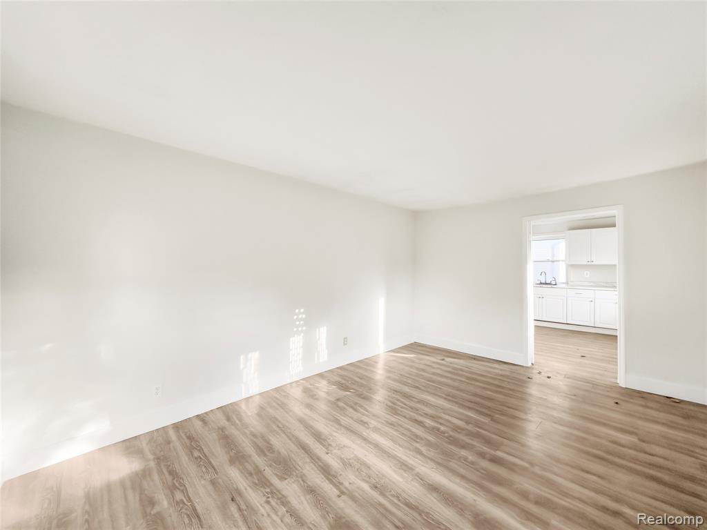 2372 Meadow Street Property Photo 4