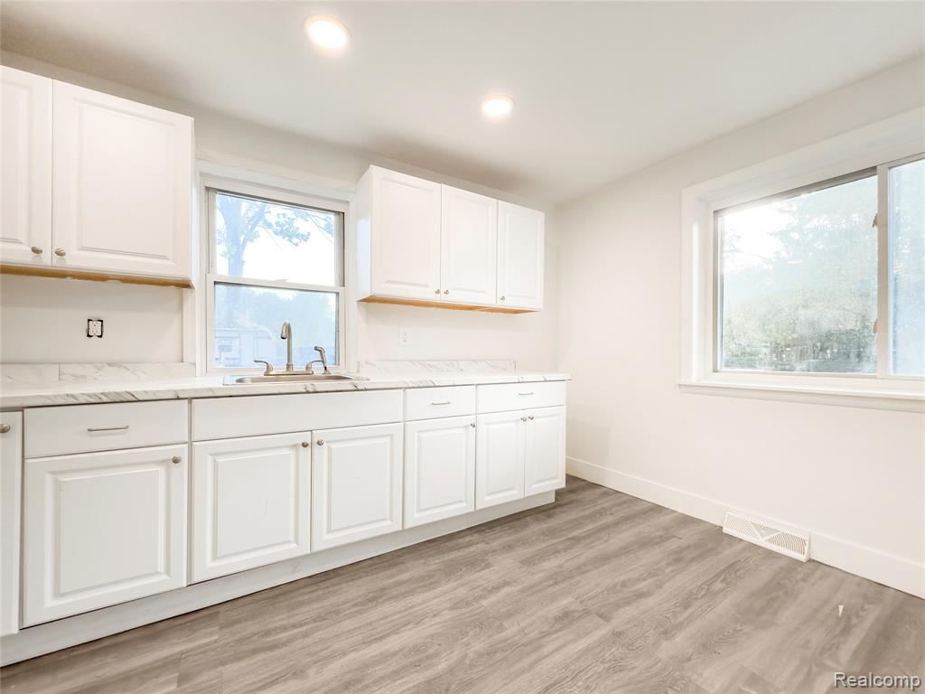 2372 Meadow Street Property Photo 8