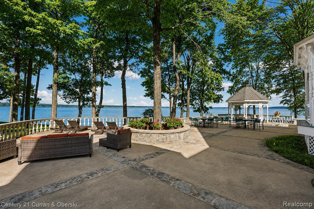 3063 Red Pine Point Drive Property Photo 7