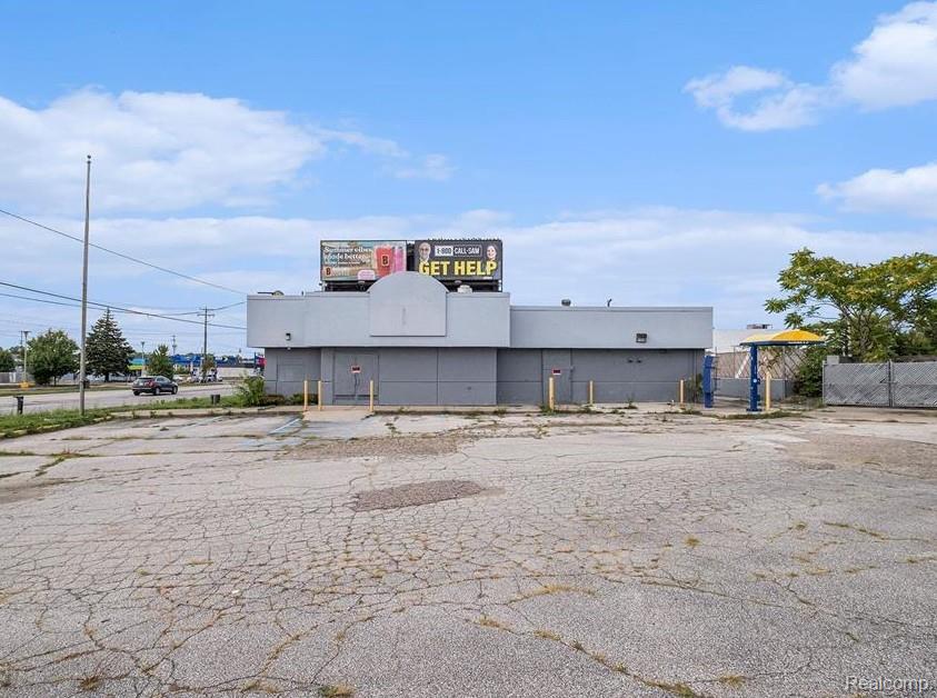3043 S Dort Highway Property Photo 1