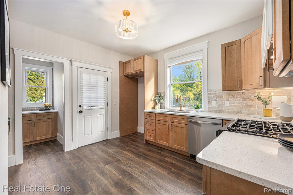 2532 Canton Street Property Photo 9