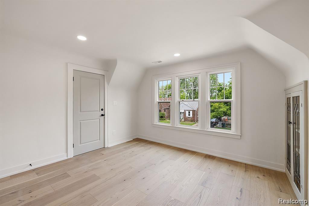 310 E Harry Avenue Property Photo 6