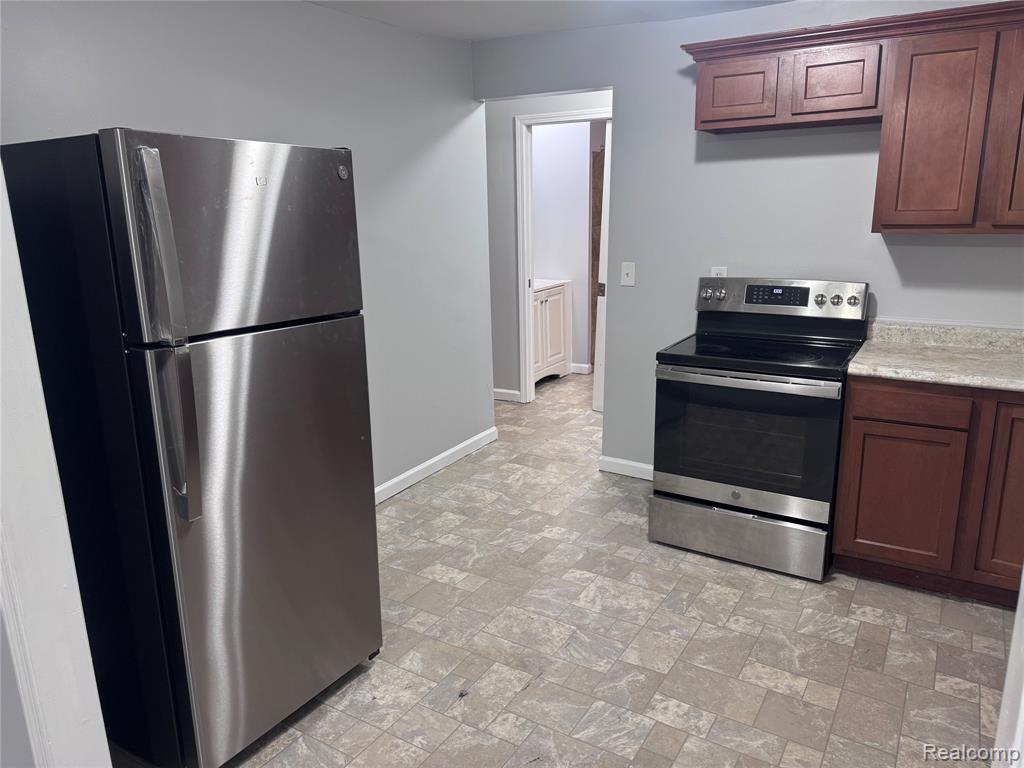 20940 Wellington Avenue Property Photo 3
