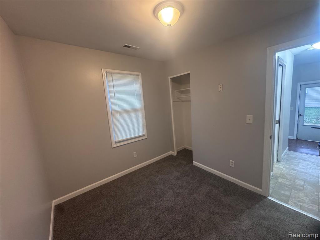 20940 Wellington Avenue Property Photo 5