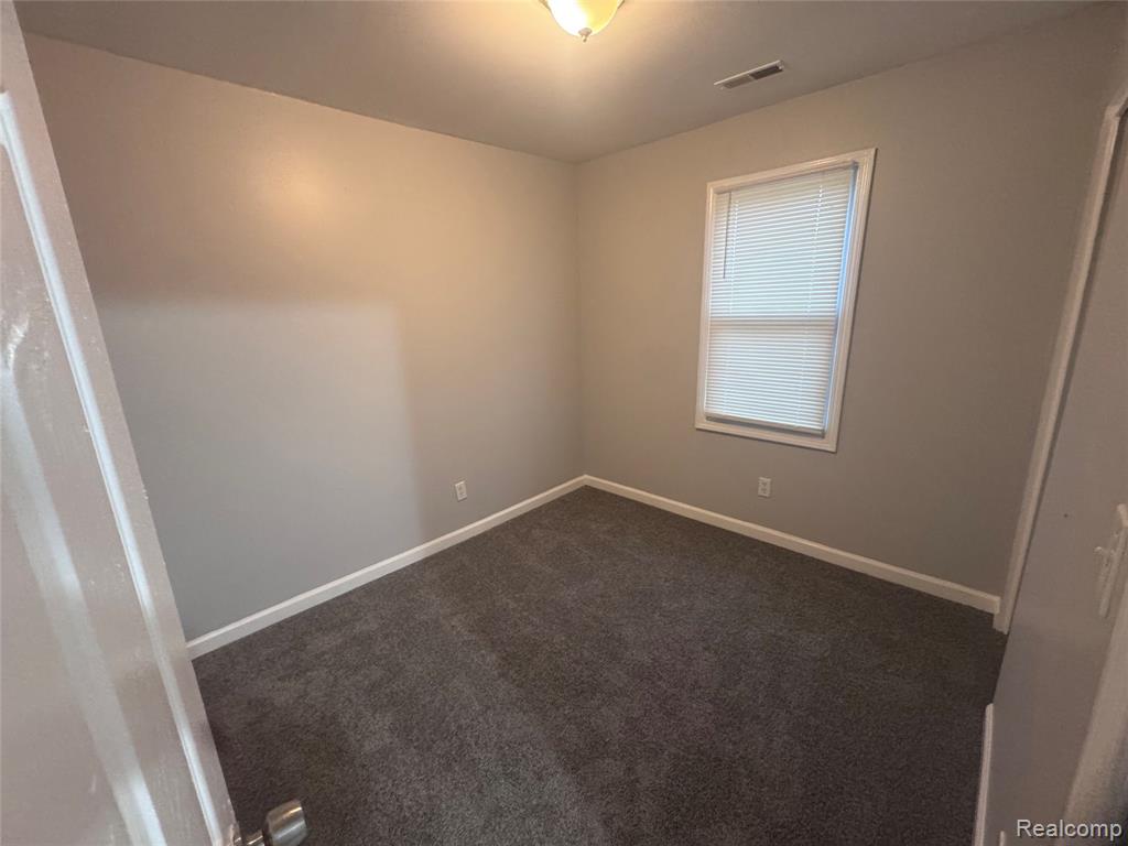 20940 Wellington Avenue Property Photo 6