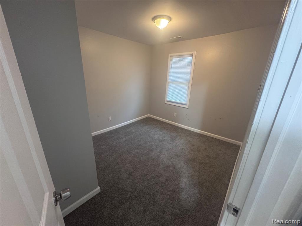 20940 Wellington Avenue Property Photo 7