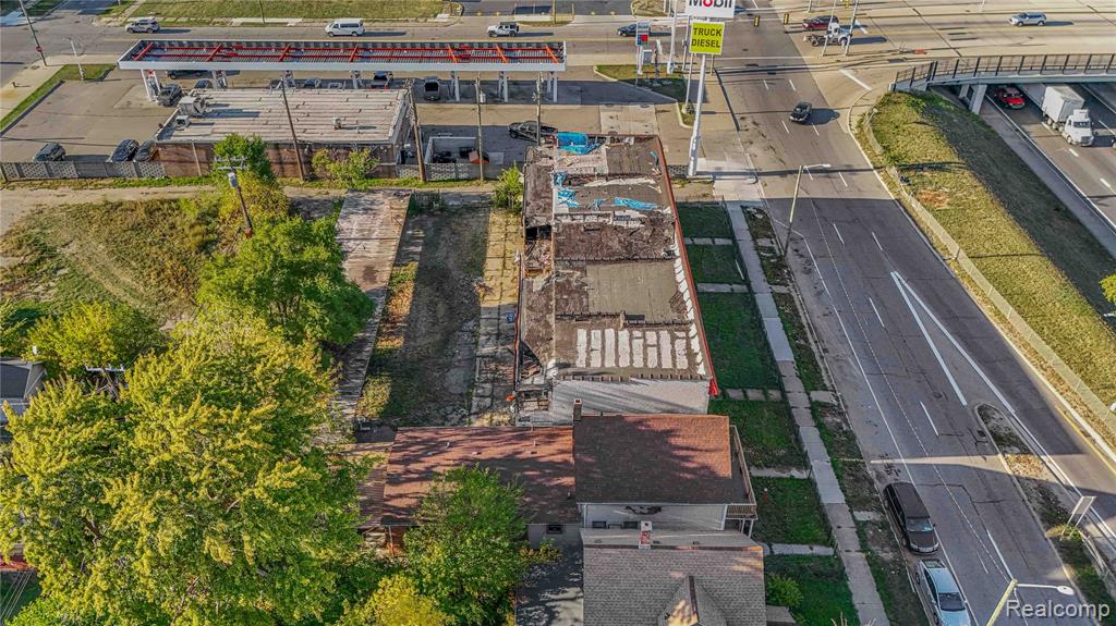 7579 Chrysler Property Photo 8